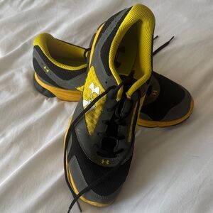 Under Armour Mens Black and Yellow Sneakers